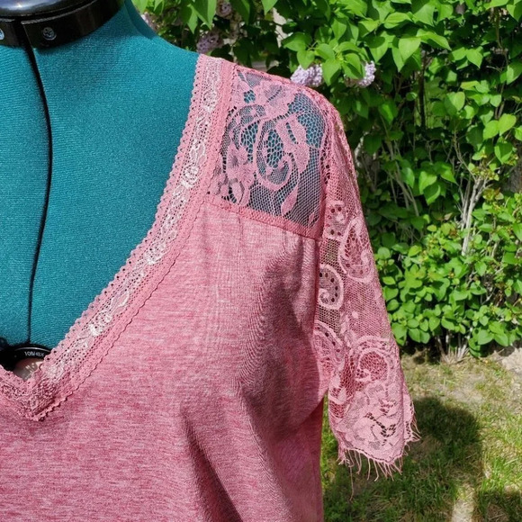 0005. NWOT - Cute LUSCIOUS peach color, lightweight top w/lace sleeves in XXL - Picture 2 of 11